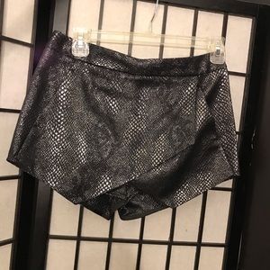 🖤Black snakeskin pattern skort